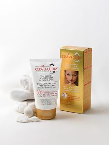 ضدآفتاب بی‌رنگ چرا دی کوپرا دارای SPF50 مناسب برای پوست‌های حساس